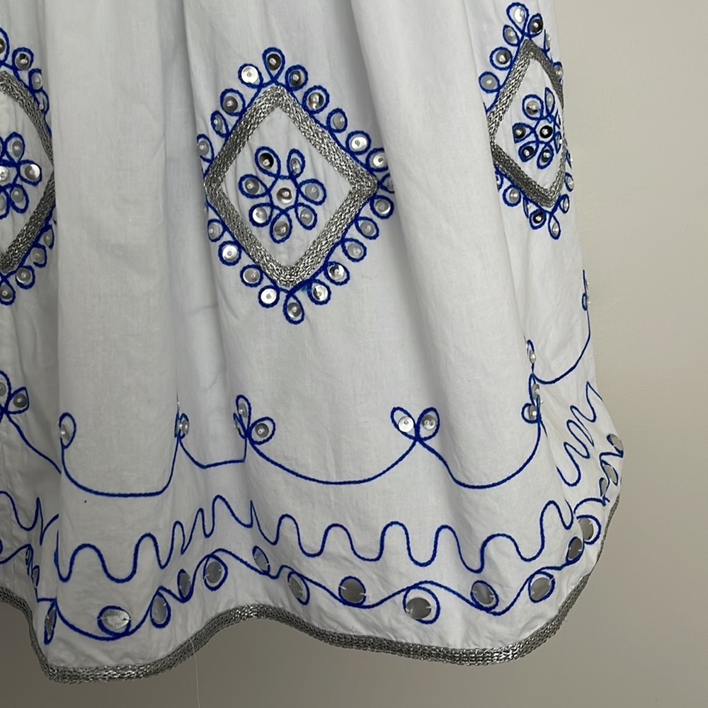 Juliet Dunn London Embroidered Embelished Poncho Shirt Dress in White/Bl… - Picture 8 of 16